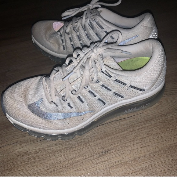 Nike shoes - Picture 3 of 7